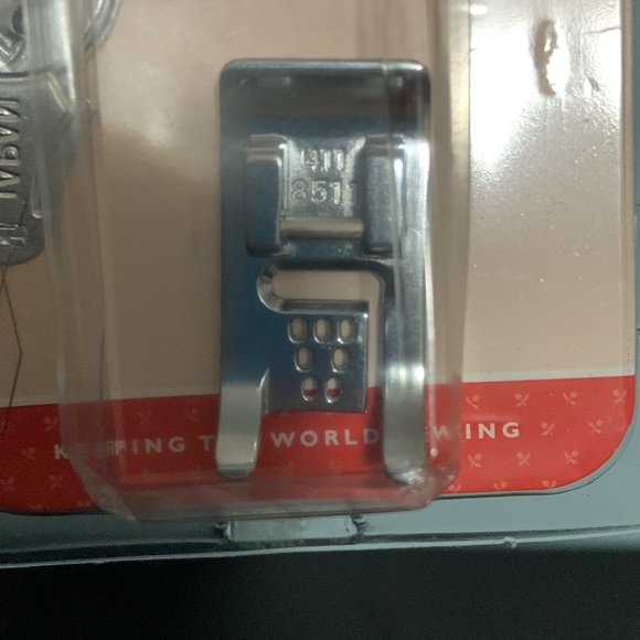 Husqvarna Viking 7-Hole Cord Foot - Silver - Picture 3 of 6